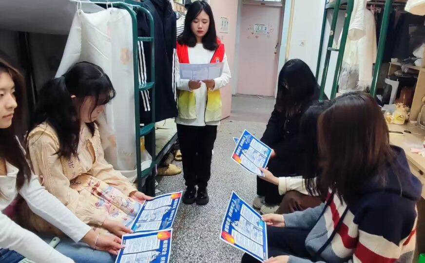 IM体育app在线网址组织开展学雷锋志愿服务系列活动(图2)